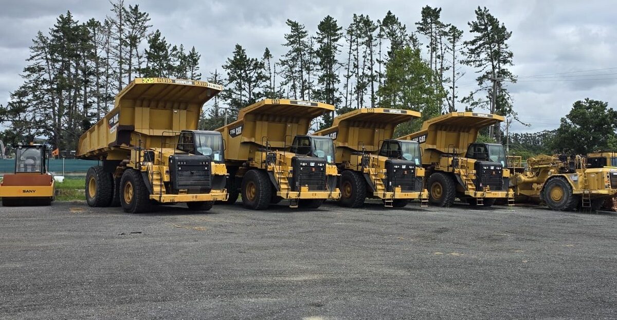 775G rigids in yard_cropped