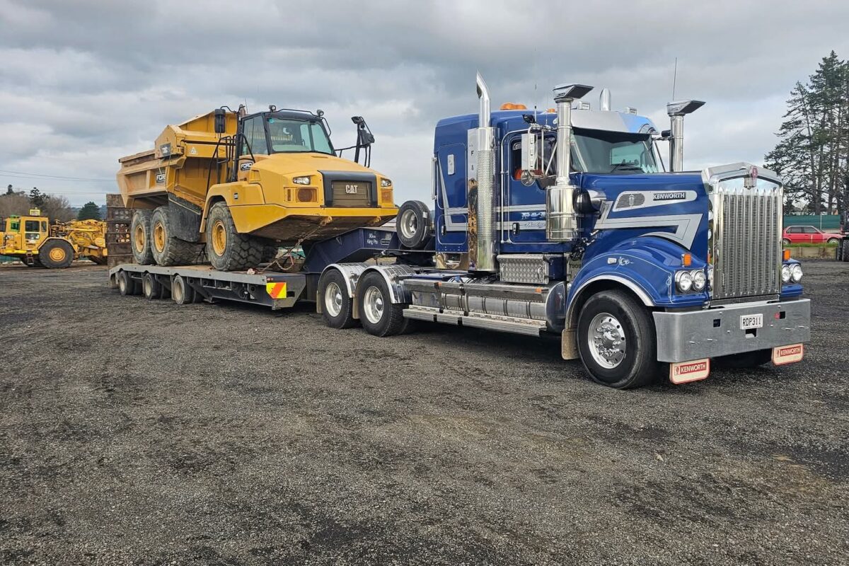 Kenworth & 730C EJ